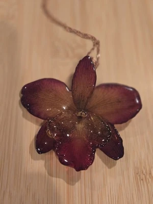 Collar de cadena Dendrobium granate orquídea en resina en 18KT GF 22" Foto 1 de 4