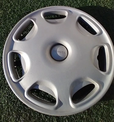 1991-97 TOYOTA PREVIA WHEEL COVER OEM FACTORY 15"  W/O BLACK SLOTS  42621-28071 - Image 1 of 4