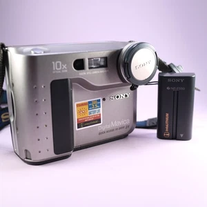 Sony Digitalkamera Mavica MVC-FD71 0.4MP silber getestet - Bild 1 von 8