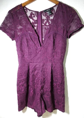 ❤️FOREVER 21 WEINROT / LILA JUMPSUIT GRÖßE S KURZARM RV-HINTEN SPITZE AUSSEN SÜß - Bild 1 von 4