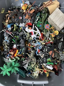 GIANT LOT - Plastic army men, medieval, environment, trees, vehicles. 20 POUNDS - Picture 1 of 3