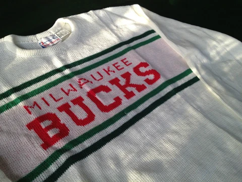 NWT VINTAGE MILWAUKEE BUCKS SWEATER NBA BY CLIFF ENGLE  SIZE MEDIUM SLIM FIT Cover