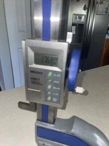 Mitutoyo 570-312 HDS-H12"C Absolute Digimatic Height Gauge - Picture 1 of 2
