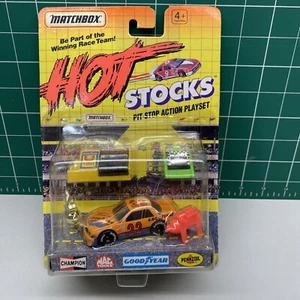 1992 Matchbox Hot Stocks Team Goodyear Car # 22 Pit Stop Action Playset, On Card - Picture 1 of 12
