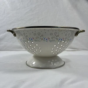 Vintage Enamel Colander By The Cook's Bazaar White With Floral Gold Trim Handle - Picture 1 of 8