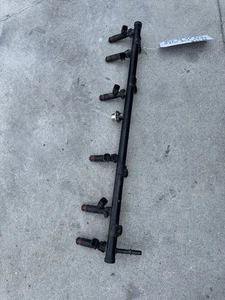 Jeep Wrangler Tj OEM Stock Fuel Injection Rail 4.0L Engine 2005-2006 Injectors - Picture 1 of 4