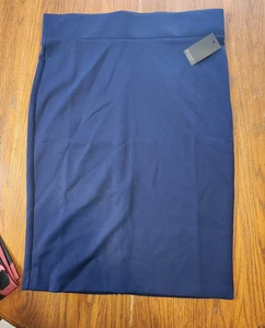 Falda Eloquii Talla 16 - Azul Marino Sólido - 28" Largo - Nuevo Con Etiquetas Excelente Estado - Imagen 1 de 4
