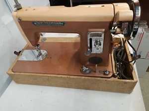 De Luxe Precision Built Sewing Machine Vintage Made in Japan Good House Keeper - Picture 1 of 12