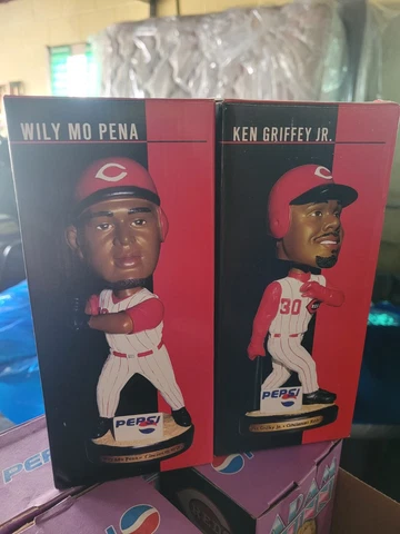 3pc lot Cincinnati Reds 2005 SGA bobbleheads Ken Griffey Jr, Pena,Tony Perez NIB Cover