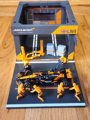 Pit Crew Paddock Display #4 Lando Norris MCL38 1/43 Bburago Formula 1 - Image 1 of 4