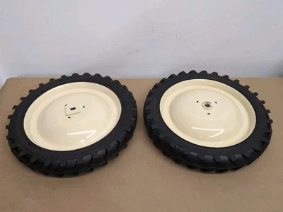 Juego de ruedas traseras de tractor a pedales Ertl 12 x 1,75 Allis Chalmers crema  Foto 1 de 4