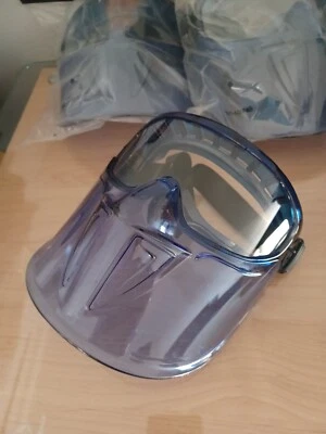 KLEENGUARD V90 PROTECTOR FACIAL PREMIUM CON GAFAS MARCO AZUL LENTE TRANSPARENTE ANTINIEBLA PAQUETE DE 3 Foto 1 de 3