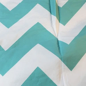 Funda de almohada estándar de granero de cerámica blanco turquesa Chevron 100 % algodón - Imagen 1 de 12