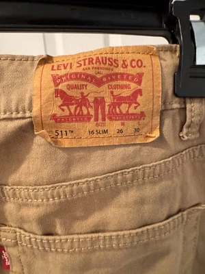 Calça Levis 511 para meninos tamanho 16 Reg 28x30 (28”x28,5”) cáqui bronzeado slim stretch - Imagem 1 de 4