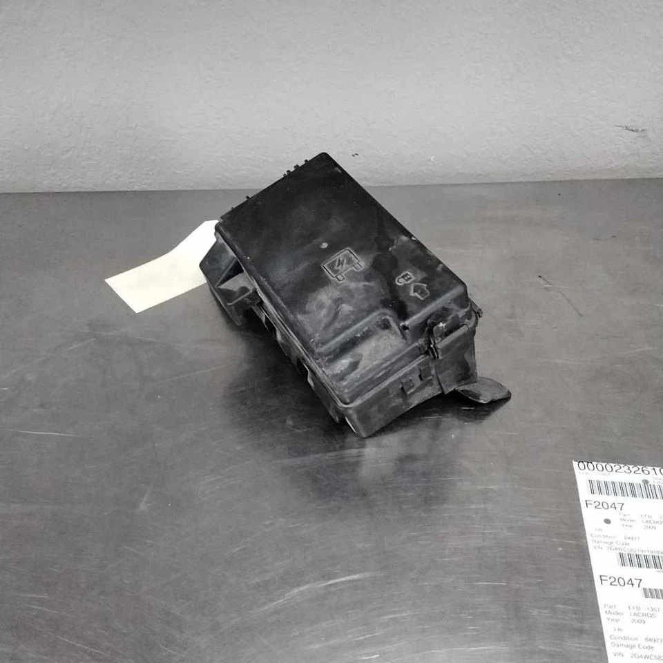 Caja de fusibles de motor Buick Lacrosse 2006-2009 OEM #25918681 Foto 1 de 1