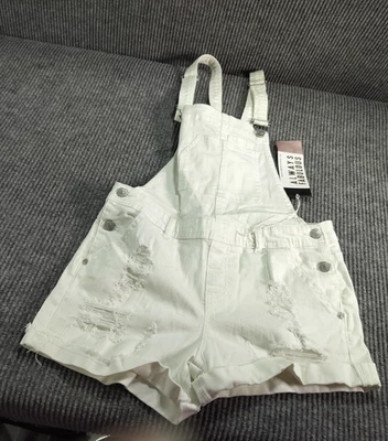 Pantalones cortos de mezclilla blancos Almost Famous Juniors talla 9 mameluco blanco Foto 1 de 4