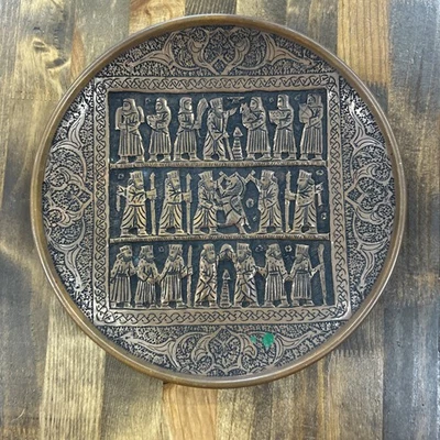 "Plato decorativo vintage para colgar en pared de metal martillado de Oriente Medio de 7,5""" Foto 1 de 4