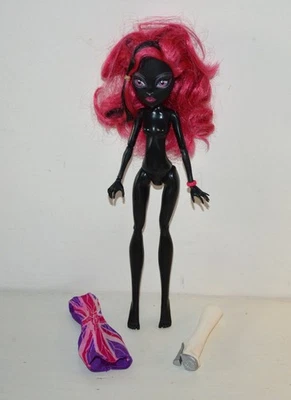 Poupée MONSTER CATTY NOIR GHOULEBRITIES IN LONDOOM MATTEL 1st wave 2011 vintage - Imagen 1 de 4