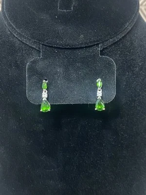 Pendientes de topacio blanco diopsido cromado chapados en rodio Foto 1 de 4