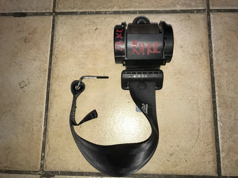 CINTURÓN DE SEGURIDAD TRASERO DERECHO JAGUAR XK8 2003 2004 2005 2006 NEGRO Foto 1 de 1