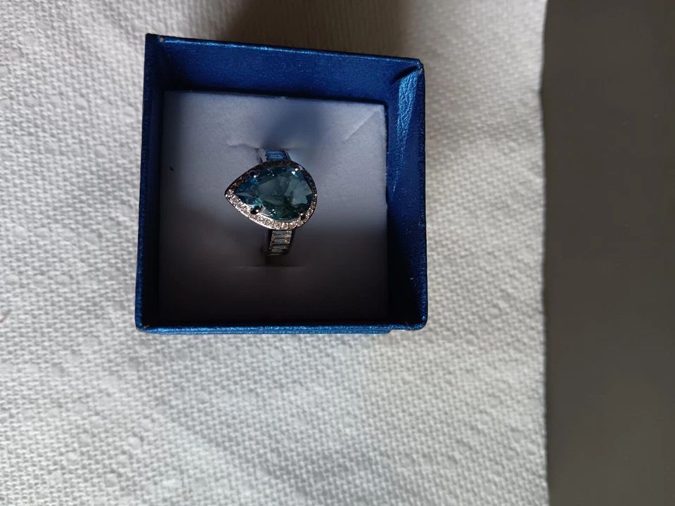 Anillo de compromiso de topacio y diamantes Foto 1 de 1