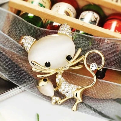 18K Yellow Gold Filled Simulated Opal Cubic Zirconia Cute Cat Fish Brooch Foto 1 de 2