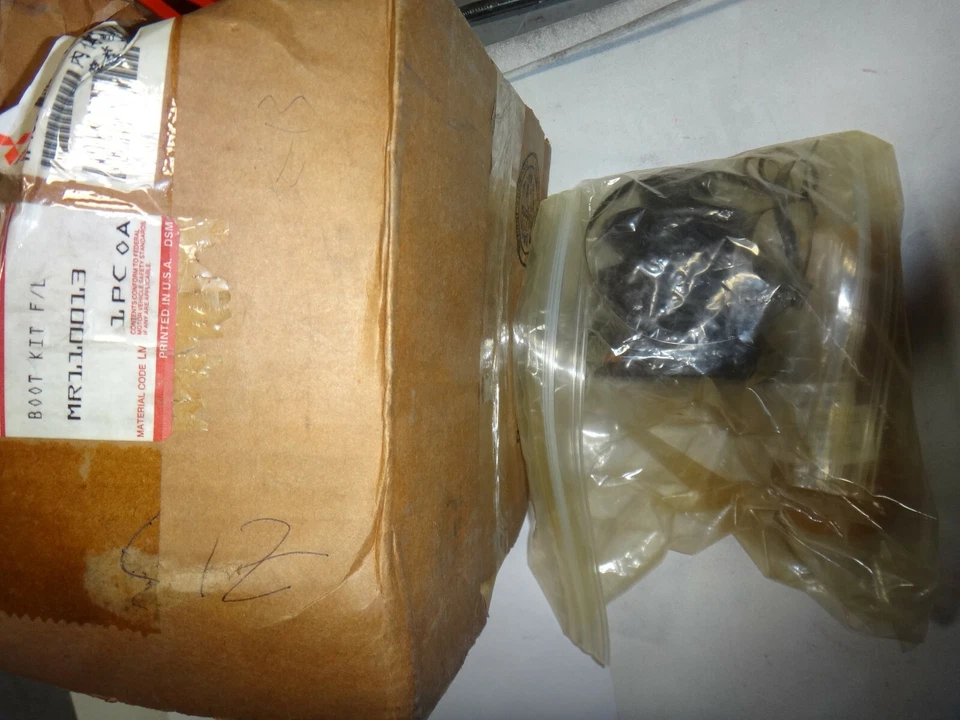 Bota CV delantera genuina MR110013 para Mitsubishi Eclipse Eagle Talon Plymouth Laser Foto 1 de 1