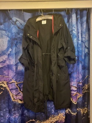 Cortavientos Old Navy largo negro Foto 1 de 4