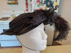 Vintage Dainty Black 1950s Semi Shear Hat with Feathers Ties Black Bow MSC 20" - Picture 1 of 7
