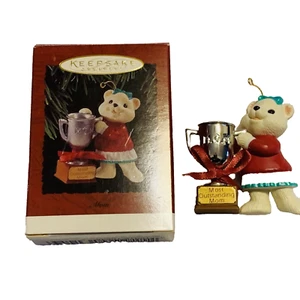 Hallmark keepsake ornament 1994 most outstanding mom Christmas ornament - Picture 1 of 3
