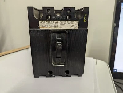 Siemens/ITE EH3-B030 3 Pole/3 Phase 30A Circuit Breaker - Image 1 of 4