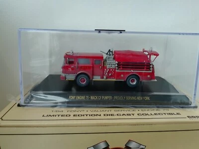 Moteur Code 3 FDNY 75-Mack CF Pumper fièrement desservant New York au 1:64 en... - Photo 1/4