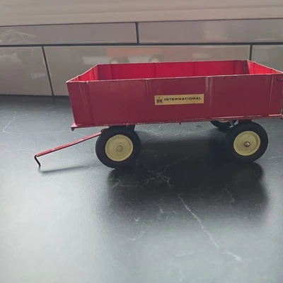 1/16 SCALE 1970 Ertl BOX TRAILER ALL ORIGINAL - Image 1 of 4