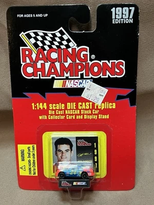 Nuevo en paquete 1997 Racing Champions escala 1:144 NASCAR Diecast Stock Car #24 Jeff Gordon Foto 1 de 4