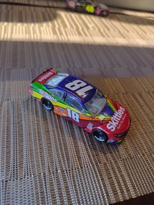 2018 #18 Kyle Busch Skittles Darlington Throwback 1/64 Acción NASCAR Diecast B45 Foto 1 de 4