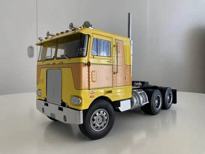 ROAD KINGS 1 18 Peterbilt 352 Peterbilt 352 Pacemaker 1977 1979 Yellow Brown - Image 1 of 4