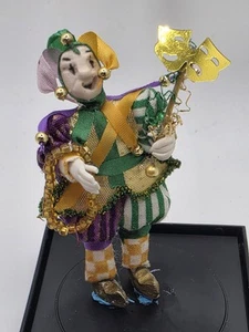 Figura artesanal de arcilla polimérica única en su clase • Bufón de Mardi Gras de 2,75" • Miniatura para casa de muñecas - Imagen 1 de 10