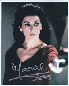 Photo dédicacée Marina Sirtis de Star Trek la prochaine génération dans le rôle de Deanna Troi - Photo 1/1