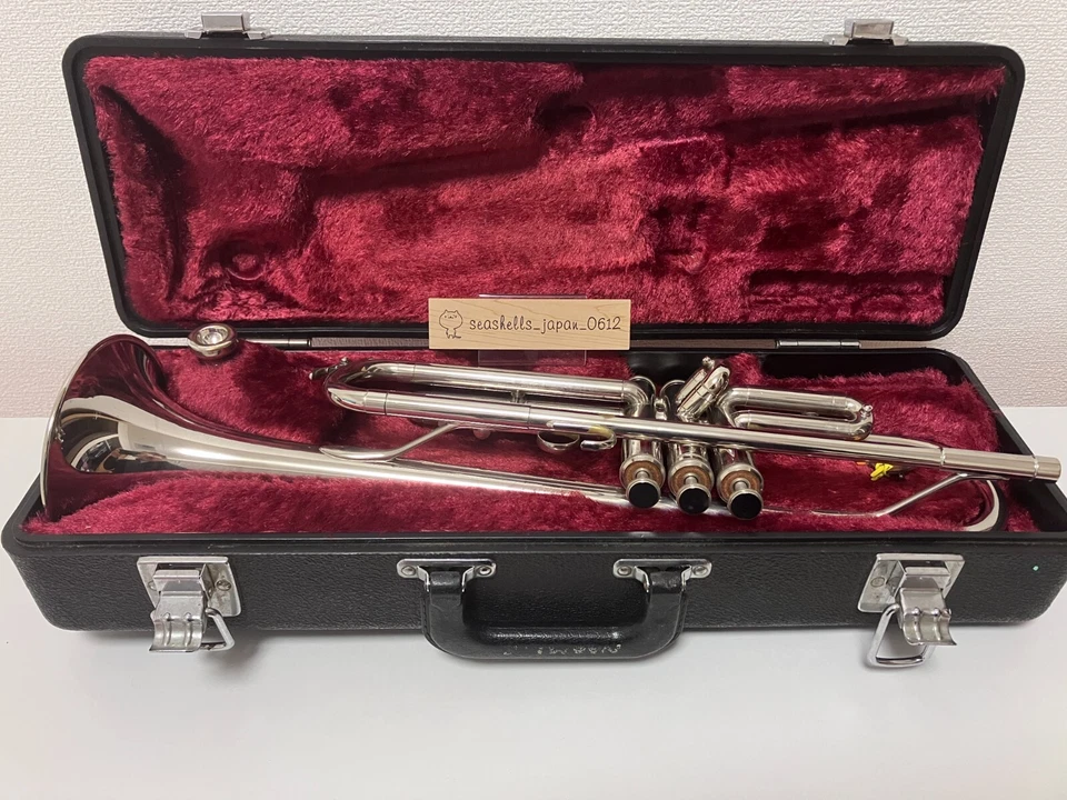 雅马哈 YTR-1310 小号盒银色镍口和平带硬壳日本制造 — 第 1/4 张图片