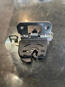 Mercedes Benz E350 Coupe Kofferraumschloss - Bild 1 von 3