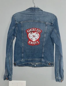 Neu & Denim Upcycling Kansas City Chiefs Jacke. Damen Medium  - Bild 1 von 6