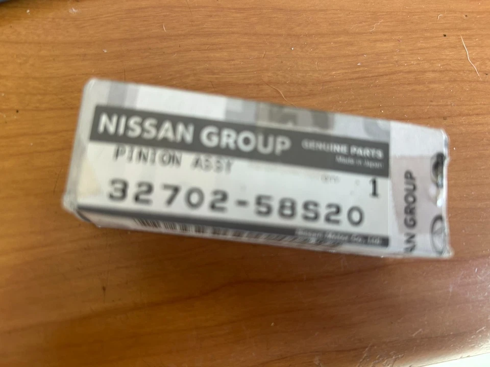 GENUINE NISSAN 200SX 720 PICKUP SPEEDOMETER PINION ASSEMBLY DATSUN 32702-58S20 - Image 1 of 1