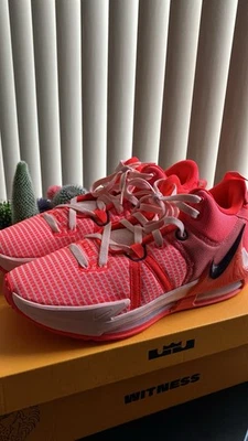 Nike LeBron Witness 7 Bright Crimson Basketball Sneakers Size 10 - Image 1 of 3