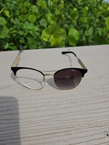 GUCCI SUNGLASSES FOR PARTS - Picture 1 of 22