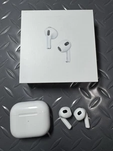Apple AirPods (3rd generation) MPNY3AM/A with Lightning Charging Case - Photo 1 sur 15