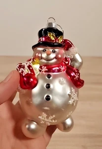 Robert Stanley Snowman Holding Gift Glass Ornament Christmas NWT - Picture 1 of 10