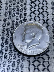 1776-1976 John F. Kennedy Bicentennial 'D' Half Dollar 50 CENT - Picture 1 of 5