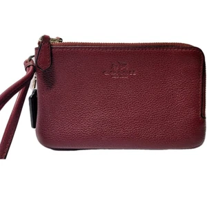 Muñeca Coach F66505 Doble Esquina Cremallera Cuero Guijarro Logo Borgoña Etiqueta Colgante - Imagen 1 de 12