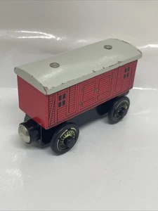 Thomas & Friends Tren Ferroviario Madera Tanque Motor - Vagón Equipaje Rojo - 2003 - Imagen 1 de 6