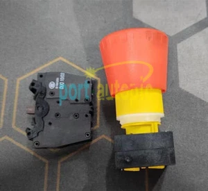 One SIEMENS 3SB3 201-1HA20 3SB3201-1HA20 Interruttore di arresto di emergenza - Foto 1 di 1